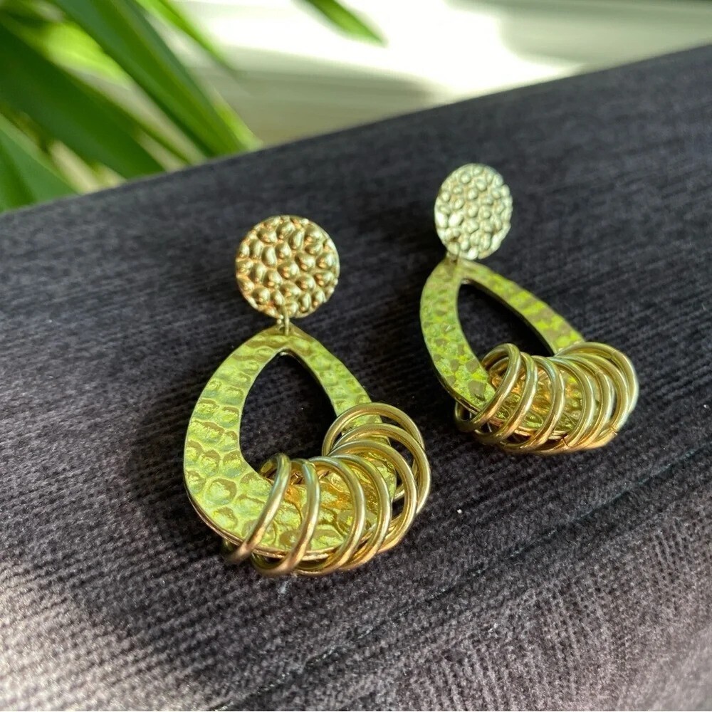 Vintage 80s Hammered Gold Tone Dangly Hoop Earrings - Clip oN - Picture 11 of 11